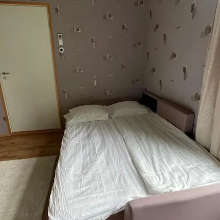 Karjamaa 8 *